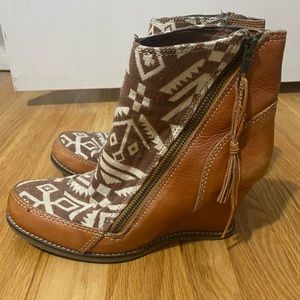 Size 9 Aztec Pattern Wedge Boots